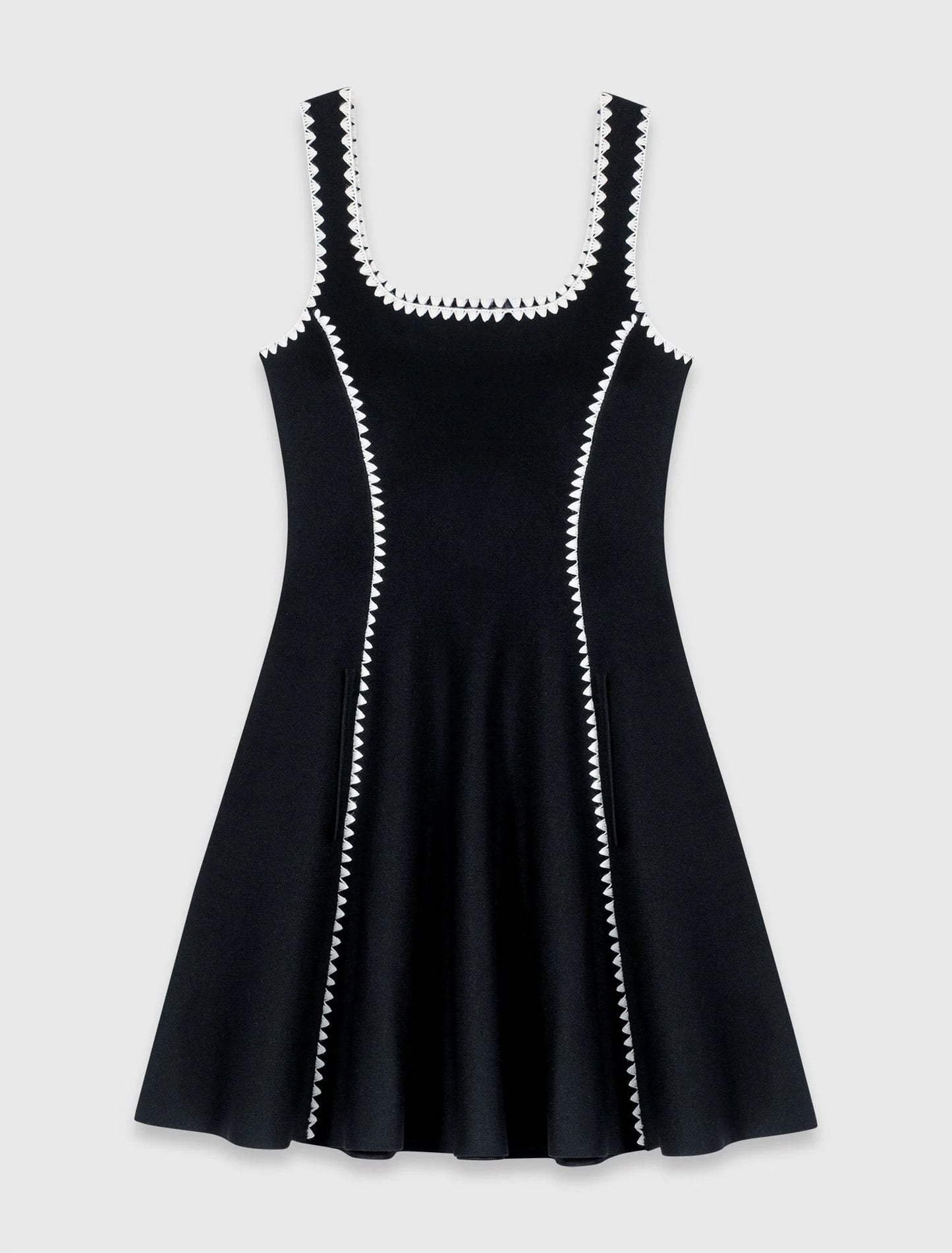 Vestido corto con pespuntes