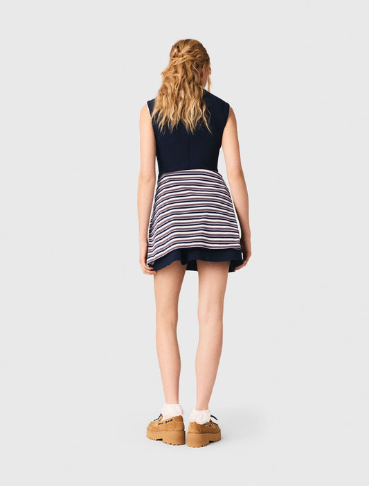 Vestido evasé con bordes contraste