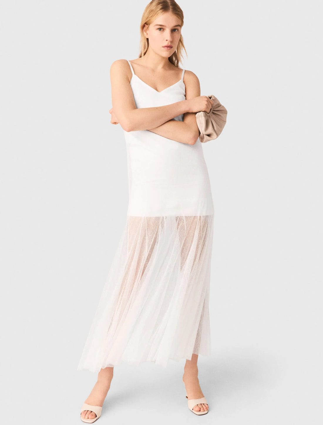 Vestido de tafetán y encaje