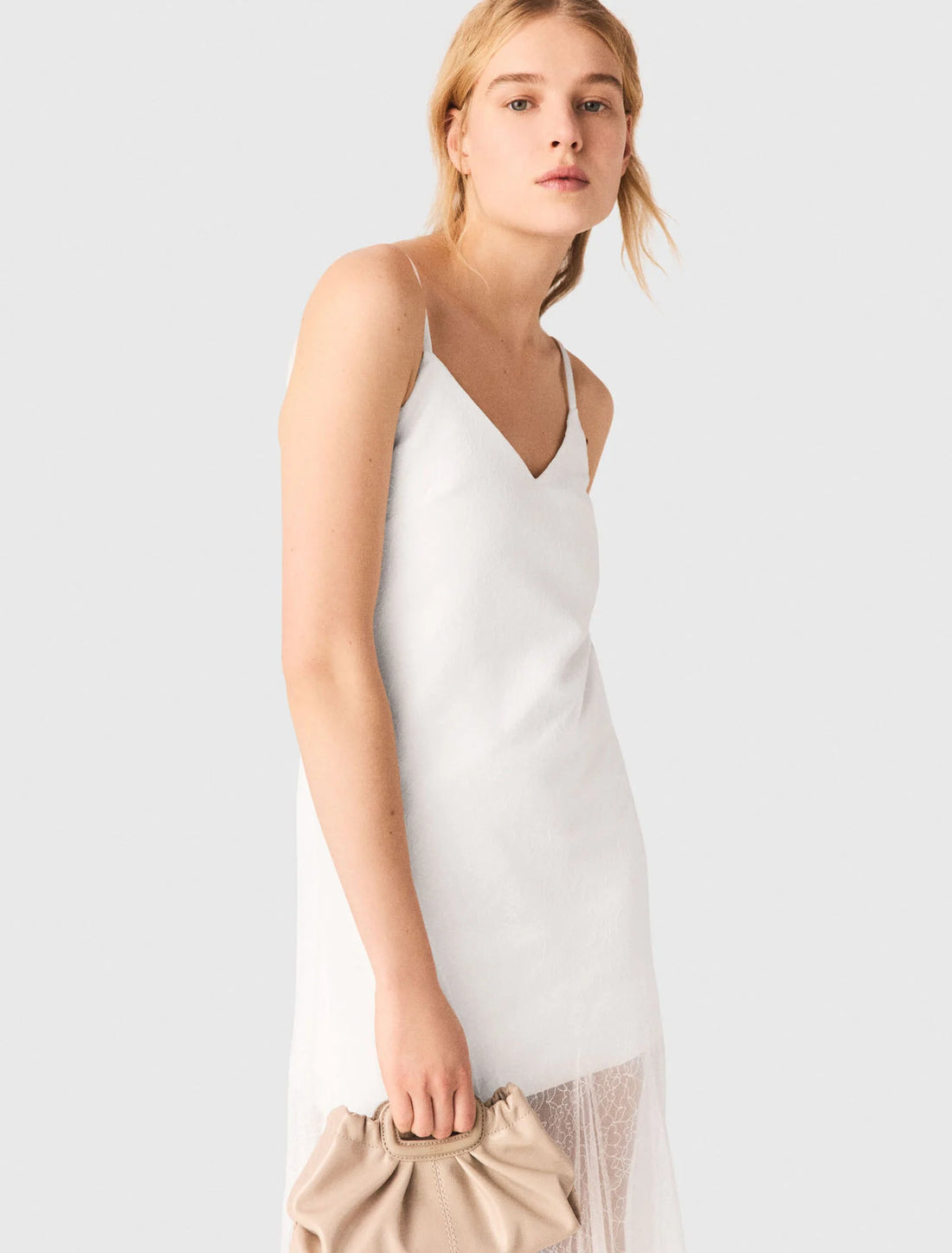 Vestido de tafetán y encaje