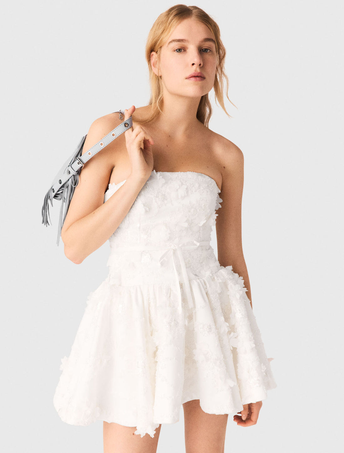 Vestido bustier corto bordado