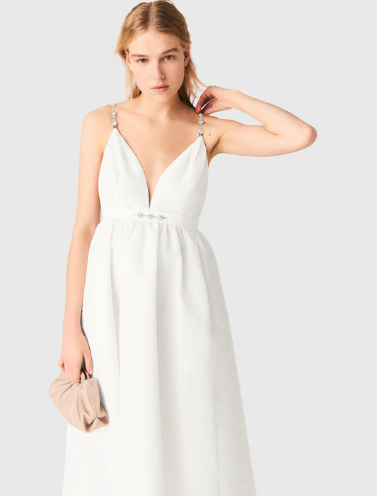 Vestido largo de tafetán con joyas