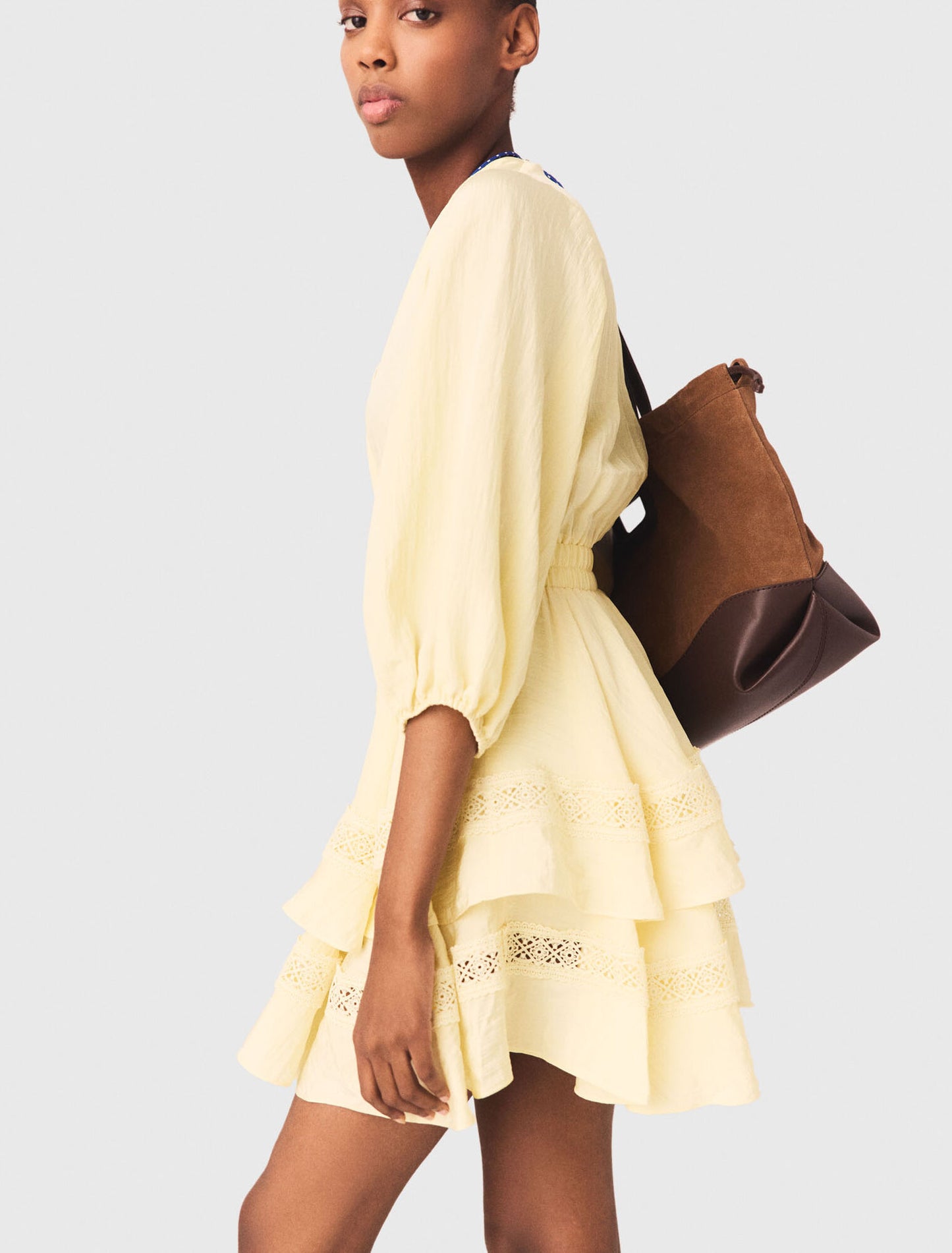 Vestido corto con volantes