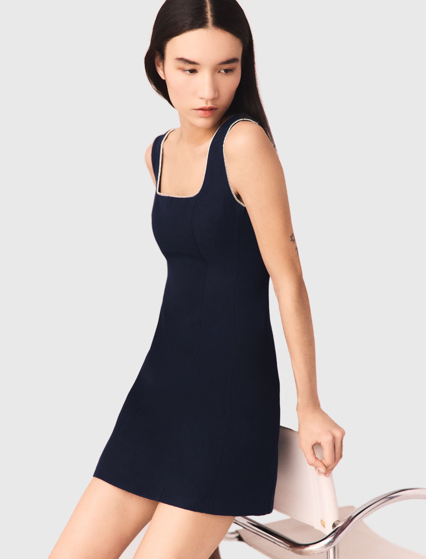 Vestido corto de lino mezclado