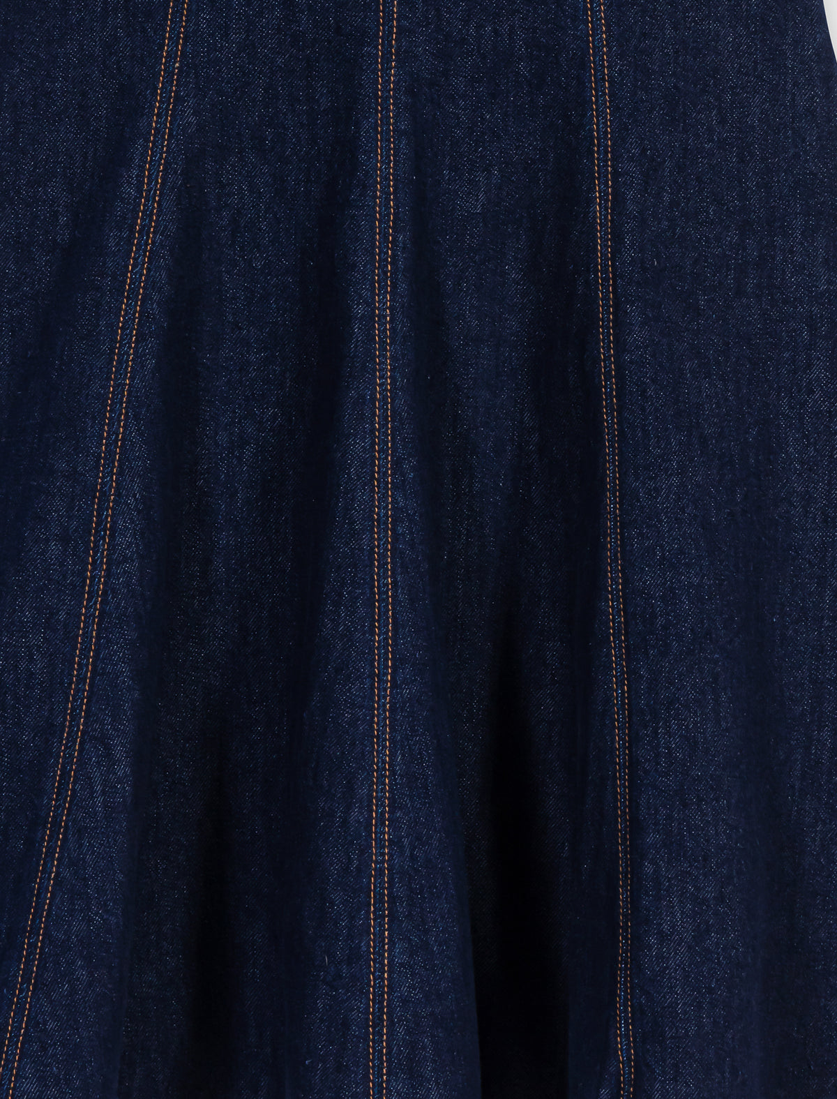 Vestido corto de denim con broche
