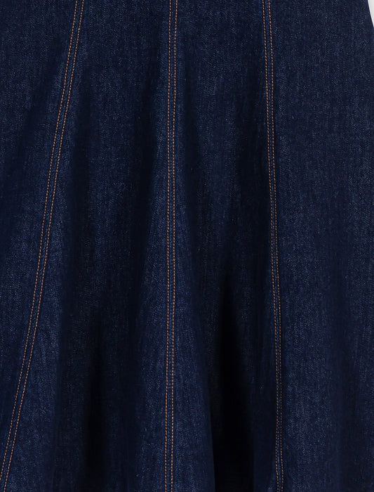 Vestido corto de denim con broche