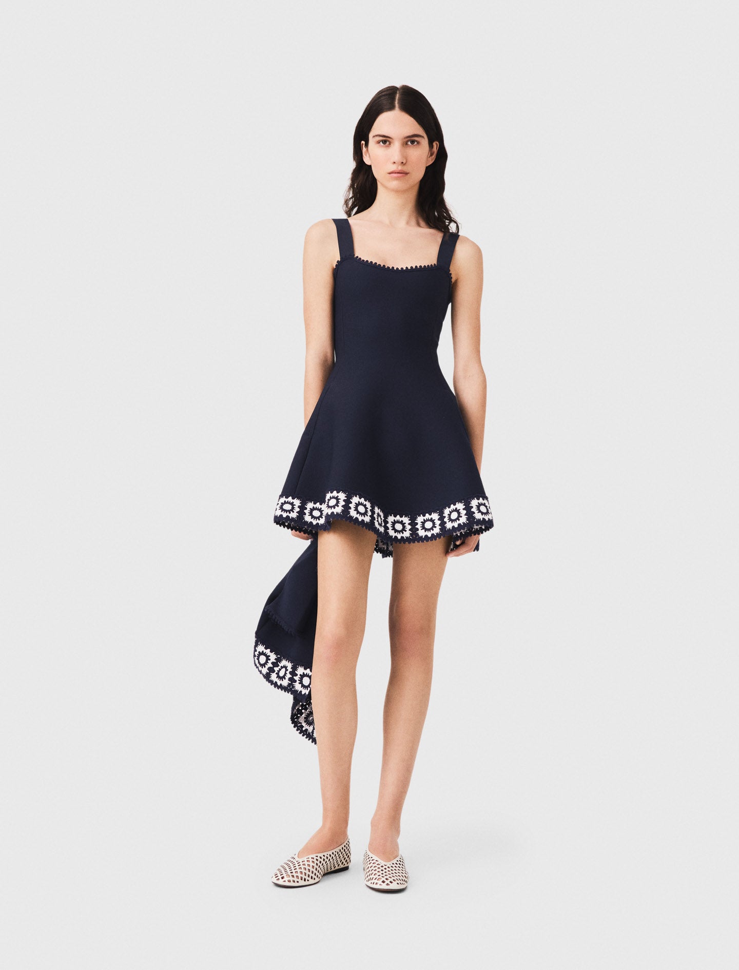 Vestido con paneles de ganchillo