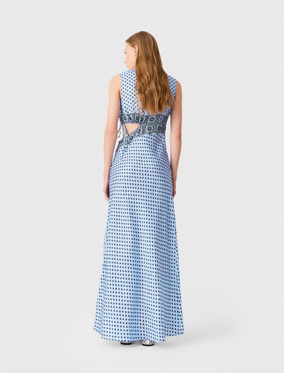 Vestido estampado con recorte