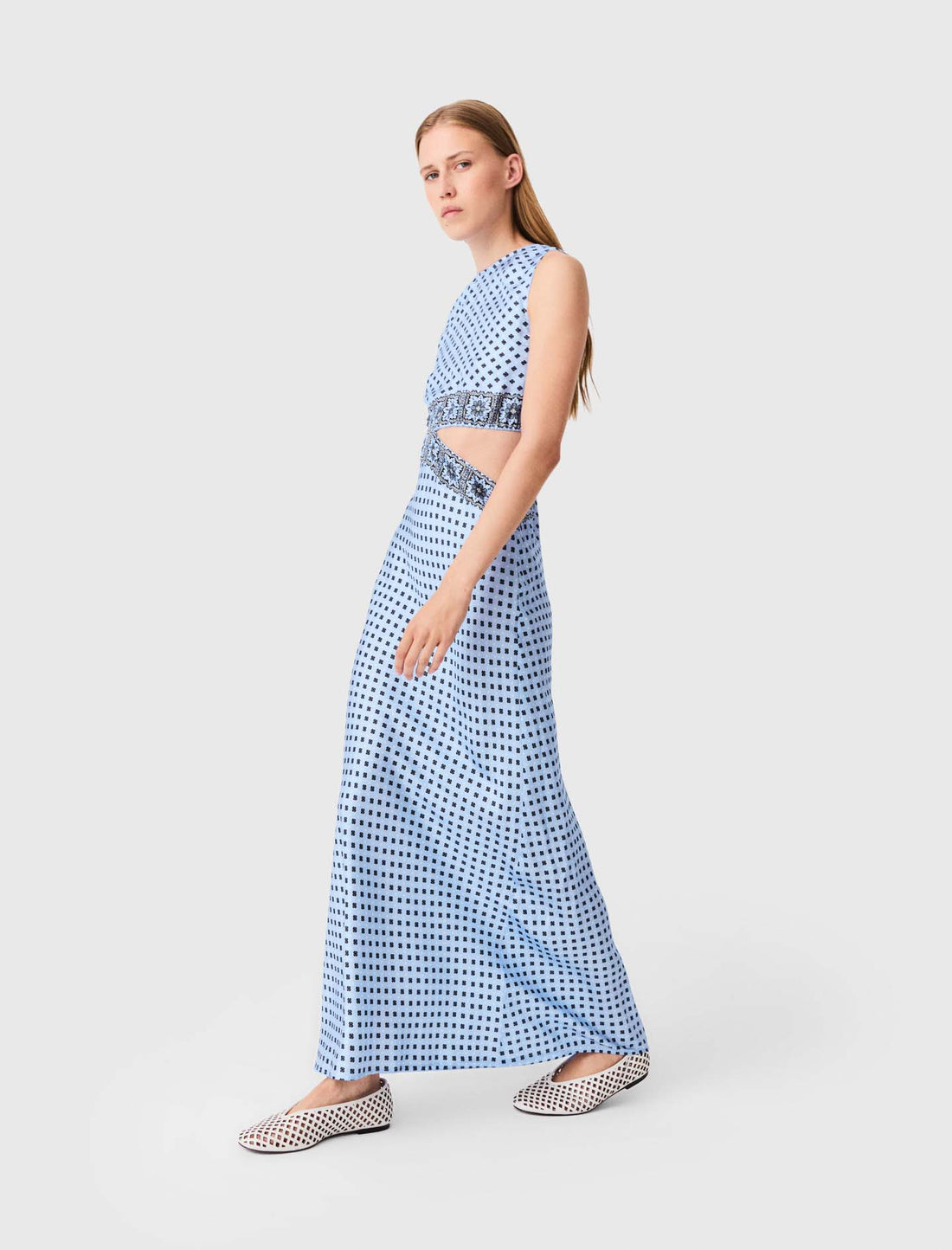 Vestido estampado con recorte