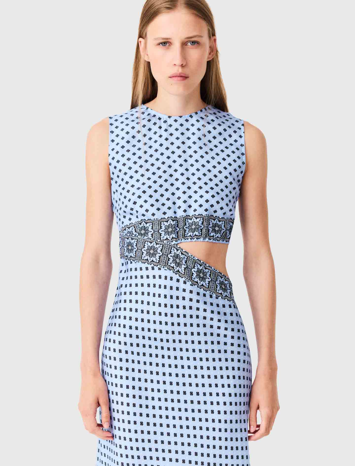 Vestido estampado con recorte