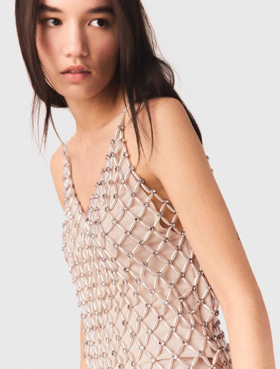 Vestido corto perlado con forro