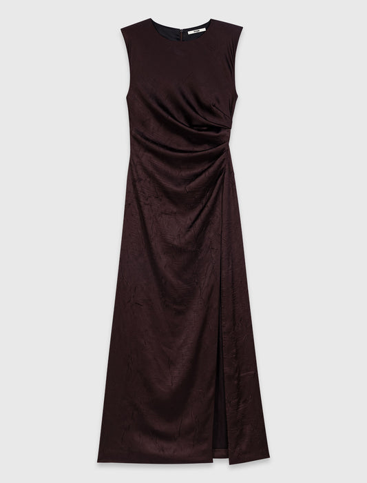 Vestido largo satinado y drapeado