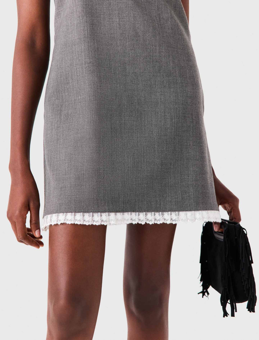 Vestido corto sastre con encaje