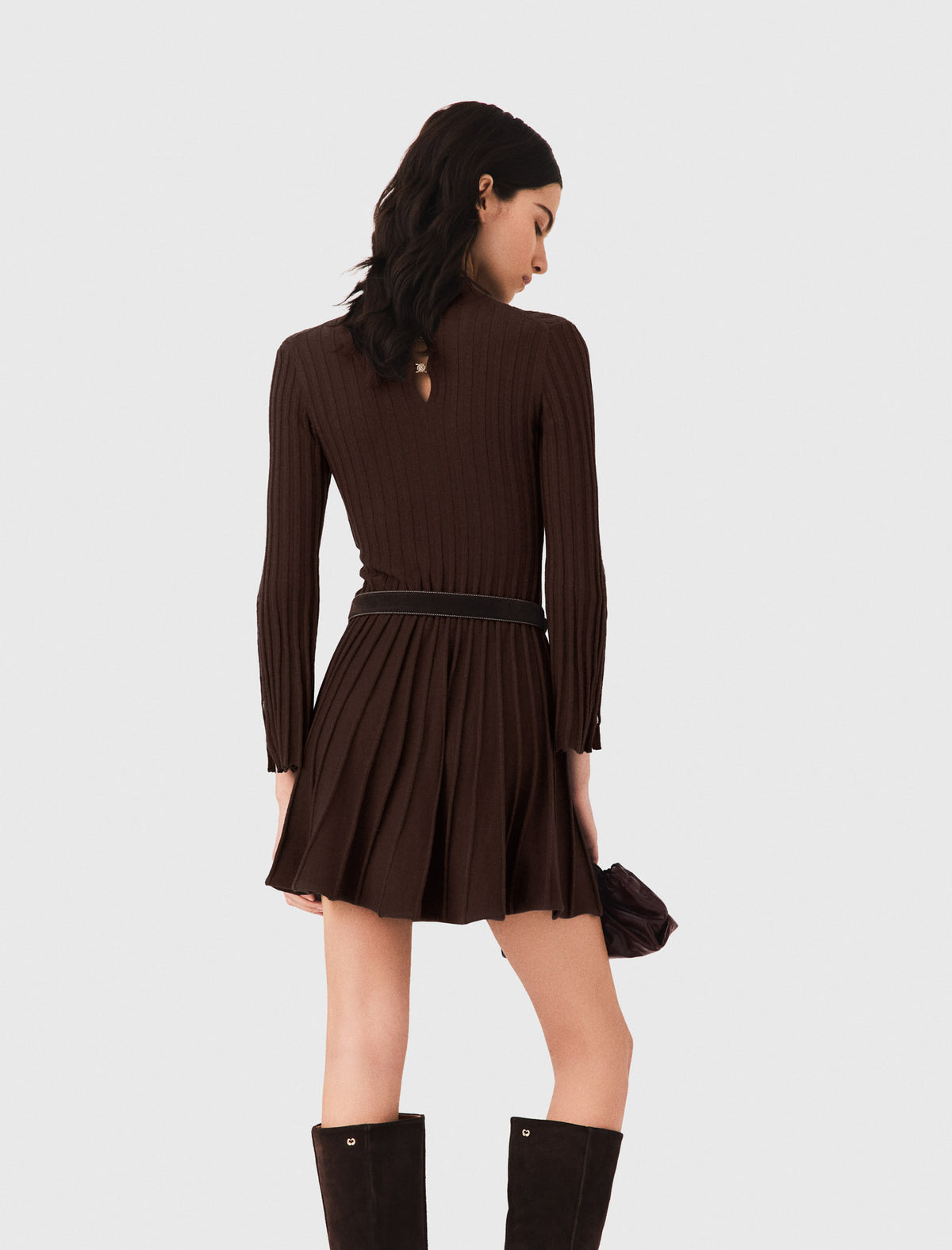 Vestido corto skater cuello alto