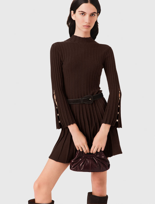 Vestido corto skater cuello alto
