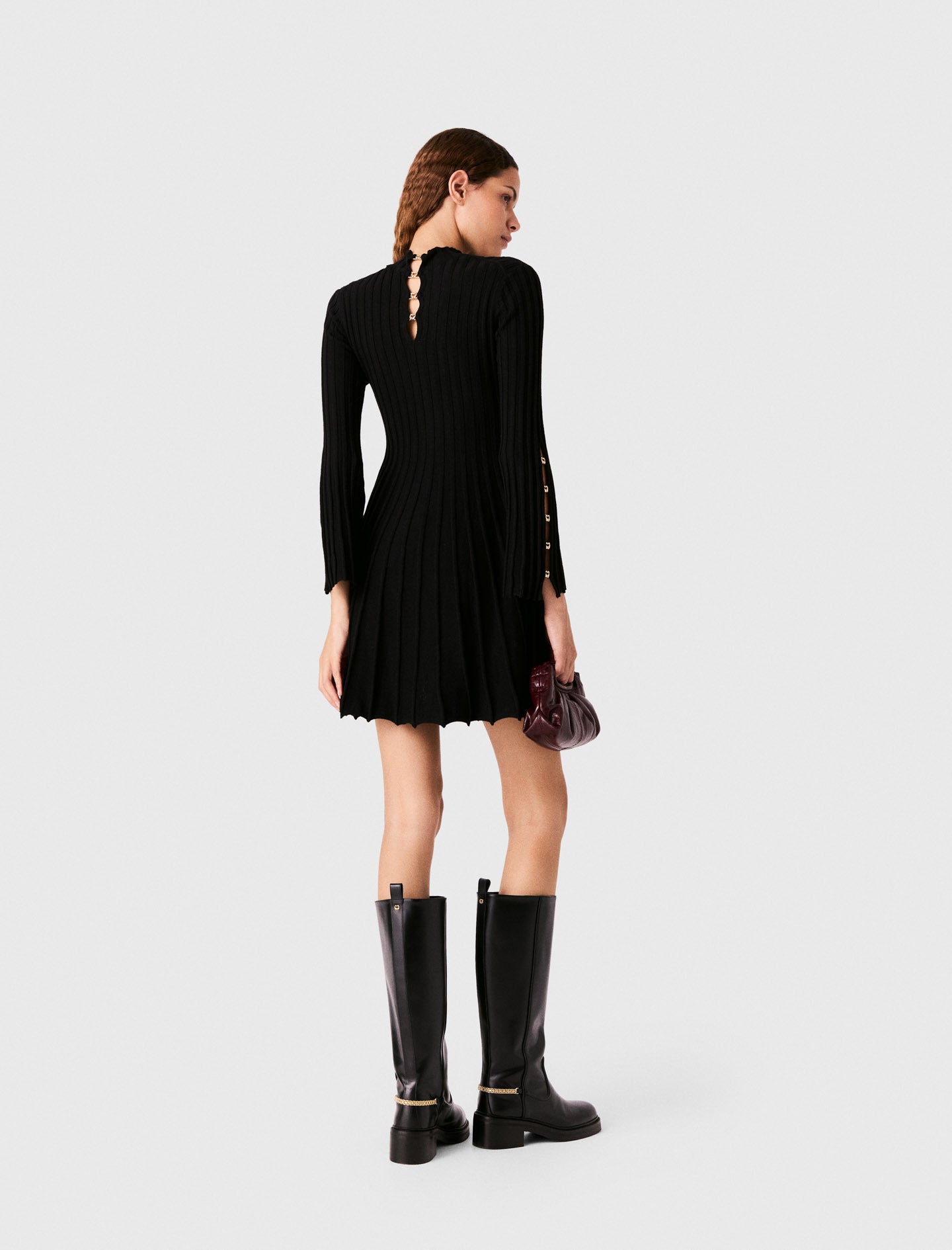 Vestido corto skater cuello alto