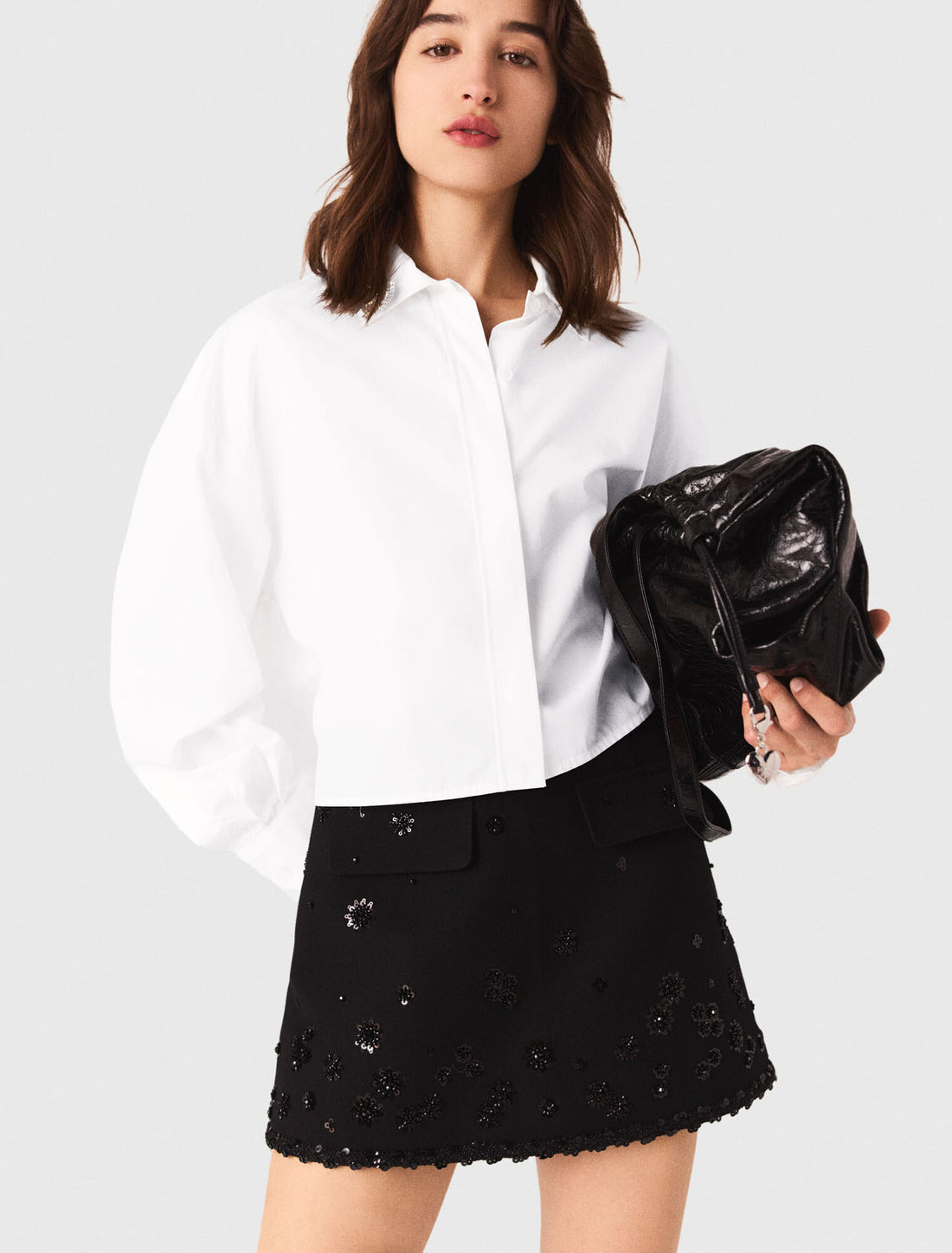 Pantalón corto trampantojo bordado