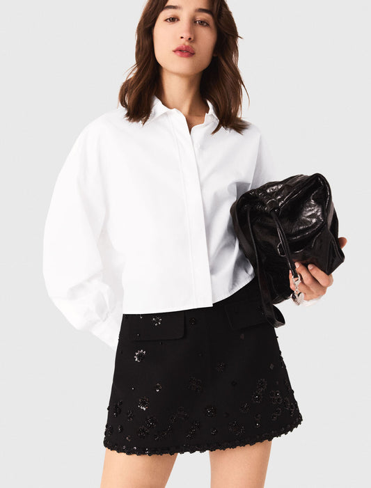 Pantalón corto trampantojo bordado