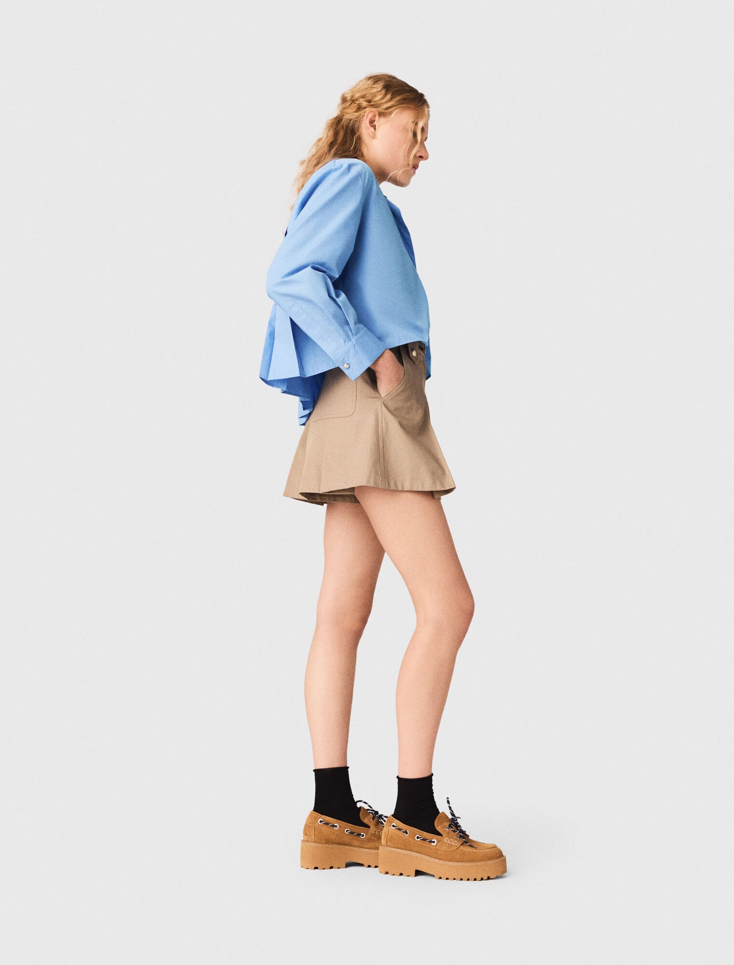 Short de algodón con pliegues