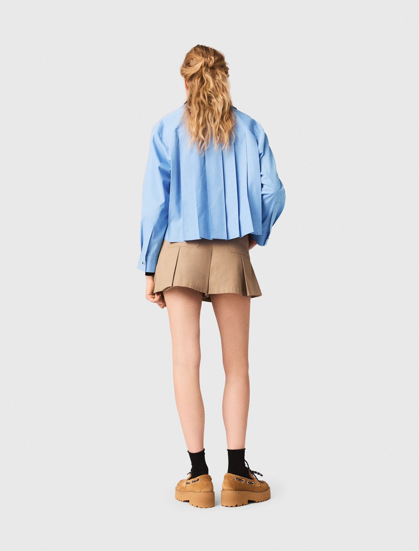 Short de algodón con pliegues