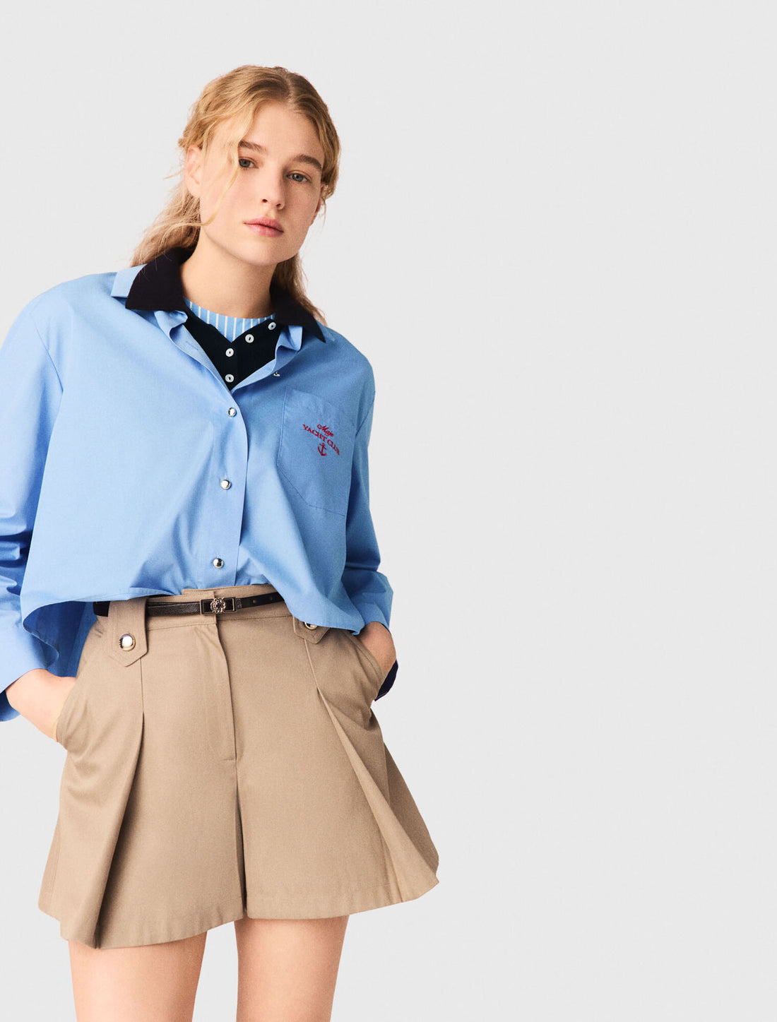 Short de algodón con pliegues