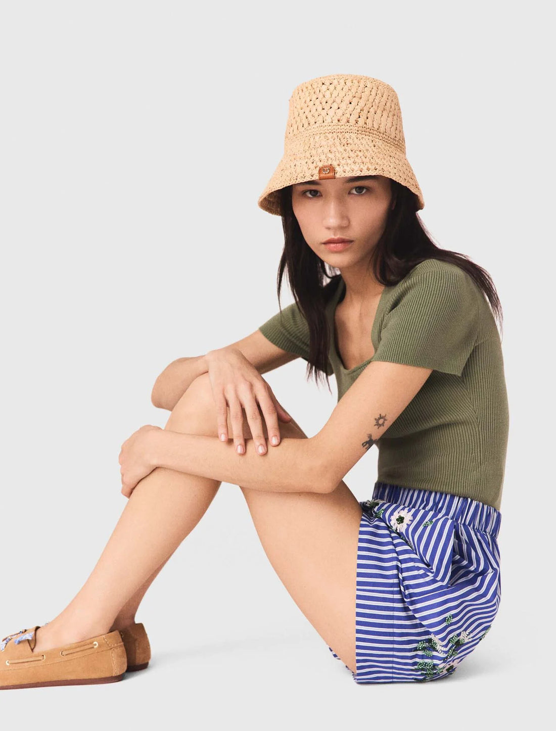 Short a rayas de algodón bordado