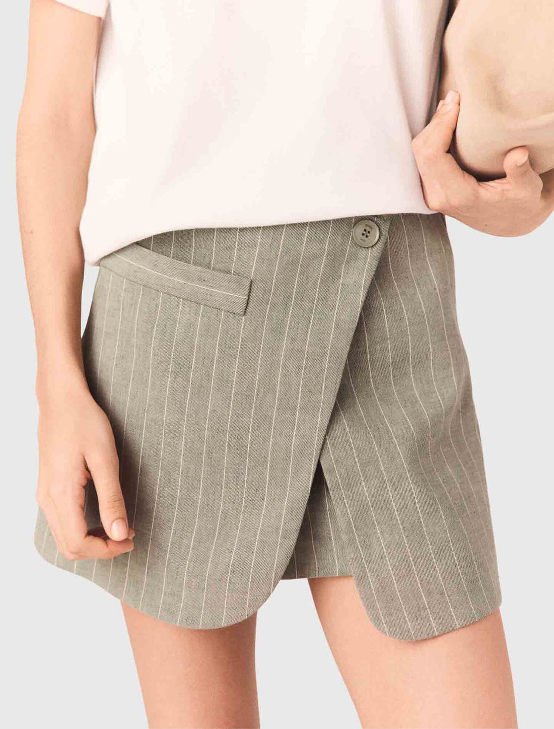 Short trampantojo de mezcla de lino