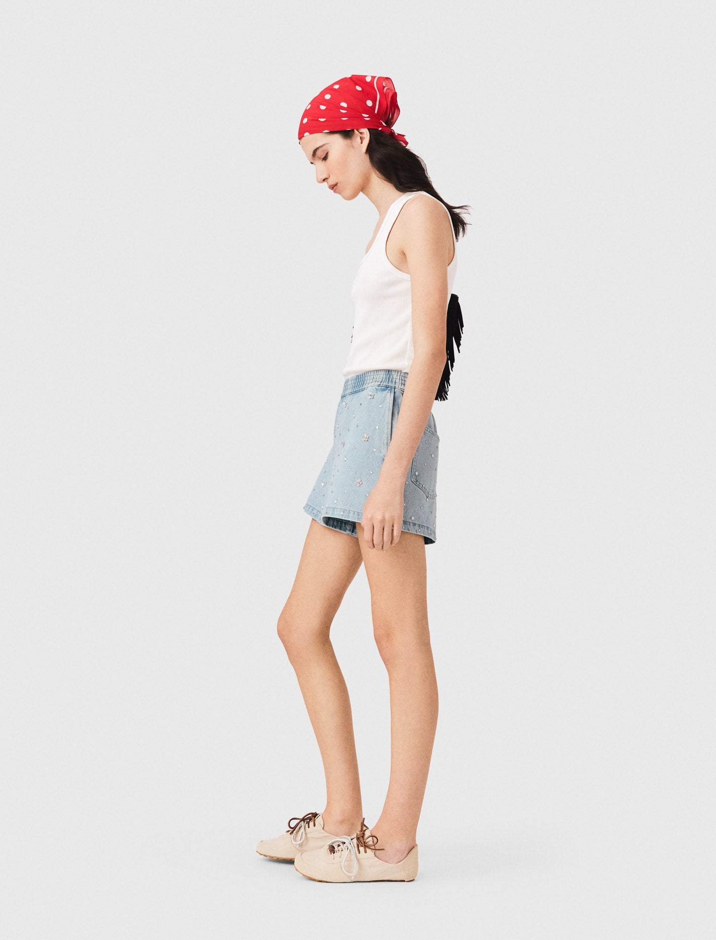 Short vaquero con flores