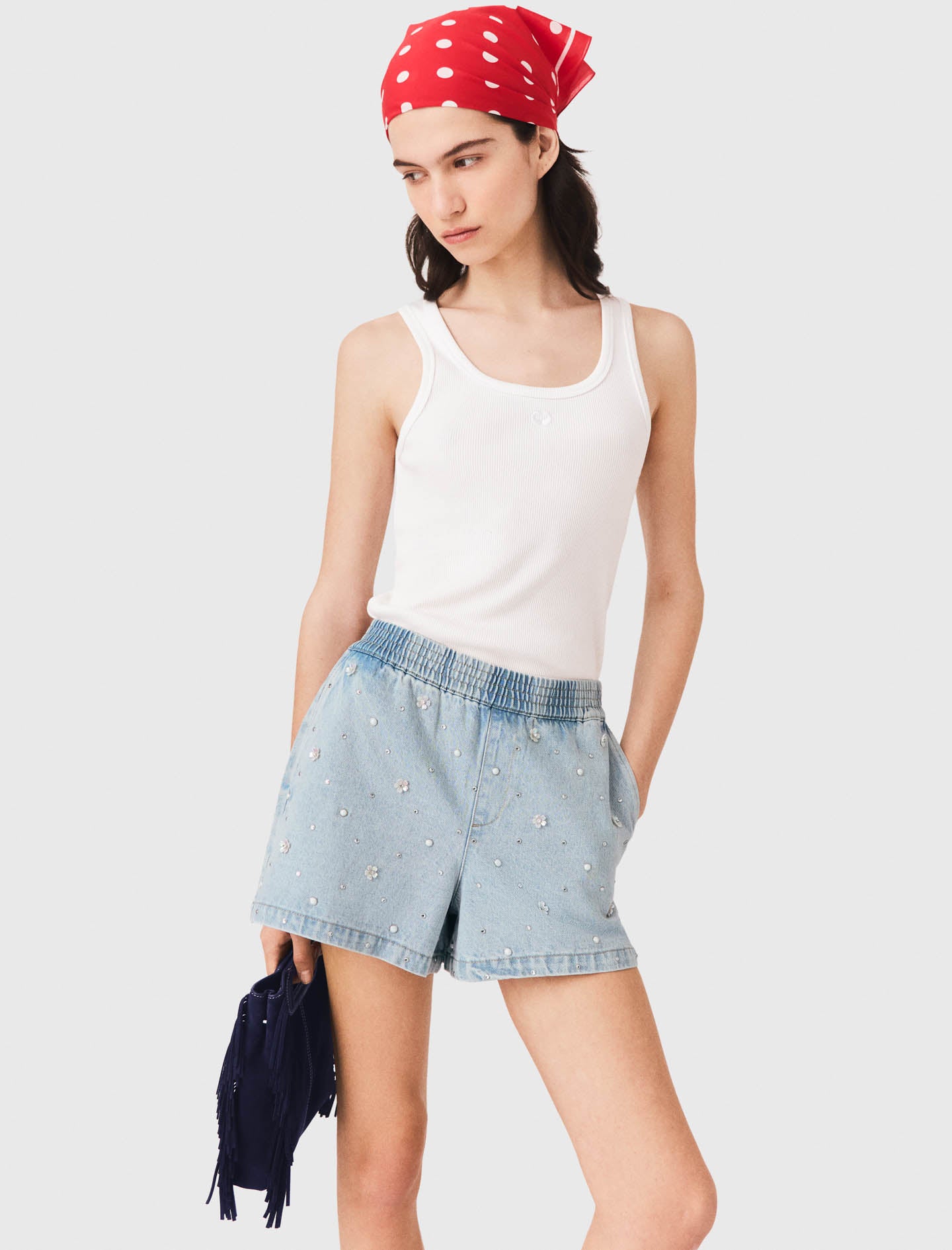 Short vaquero con flores