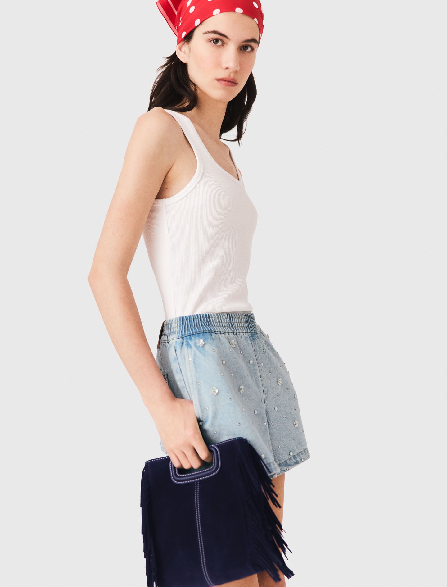 Short vaquero con flores