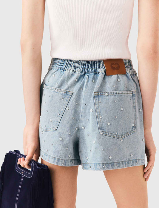 Short vaquero con flores