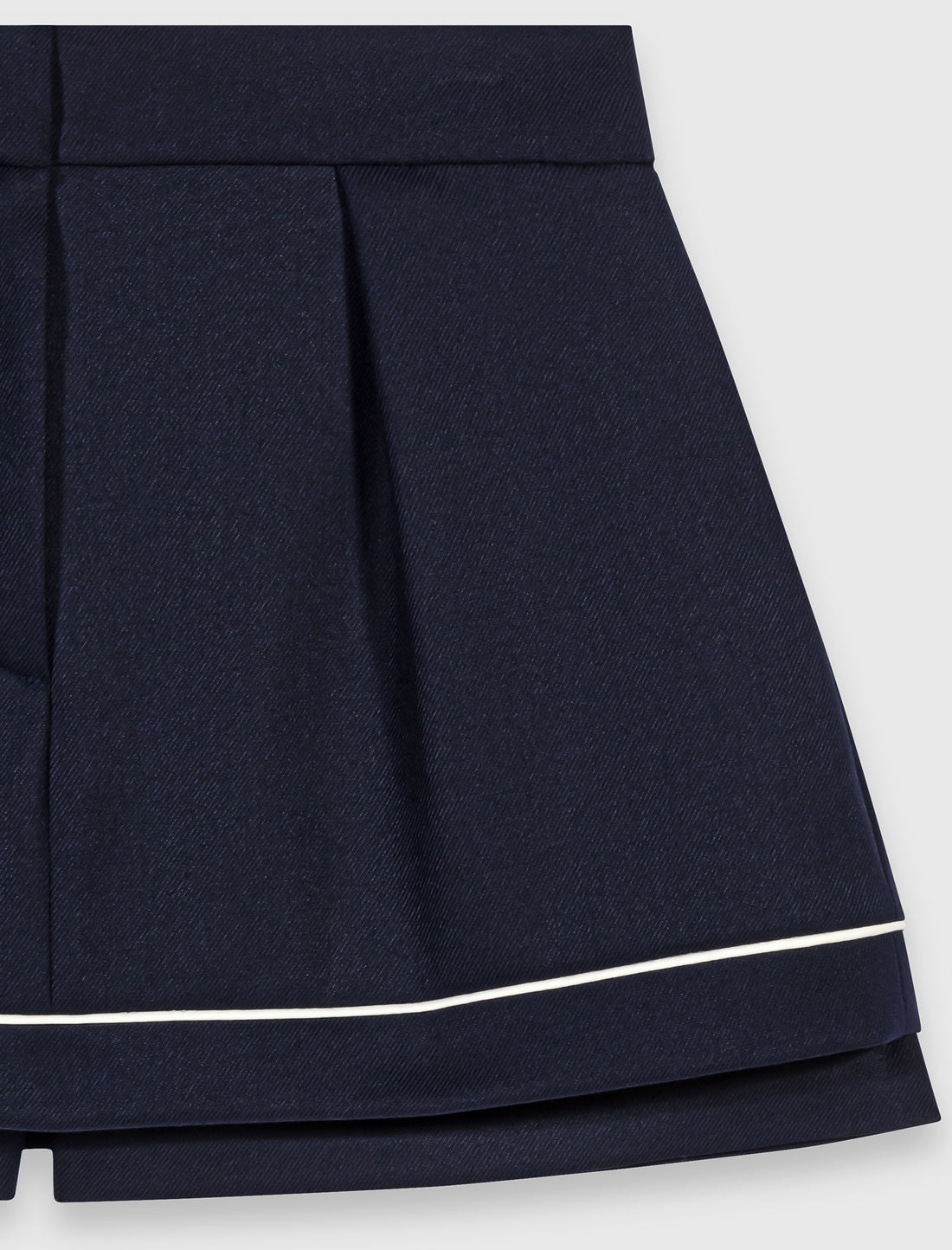 Pantalón corto de traje trampantojo