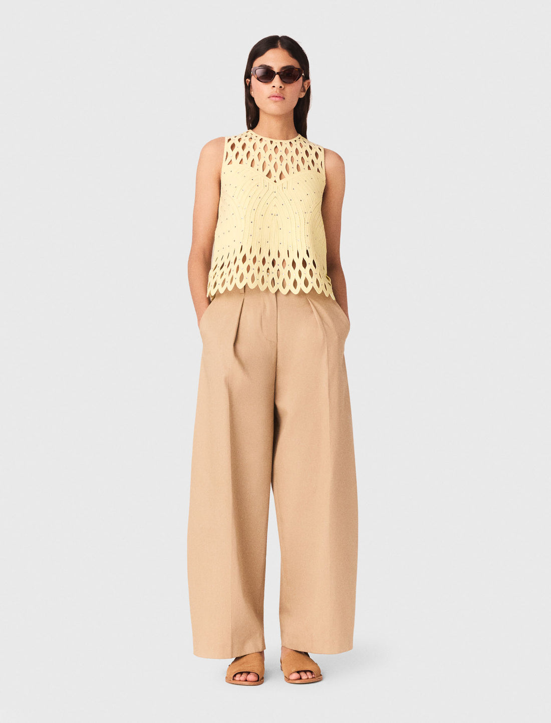 Top de ganchillo con strass