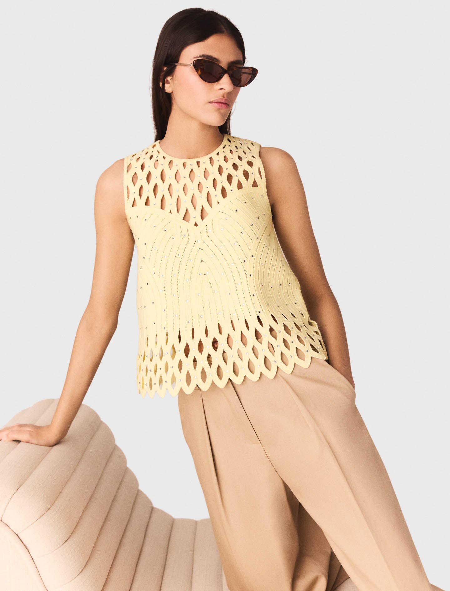 Top de ganchillo con strass