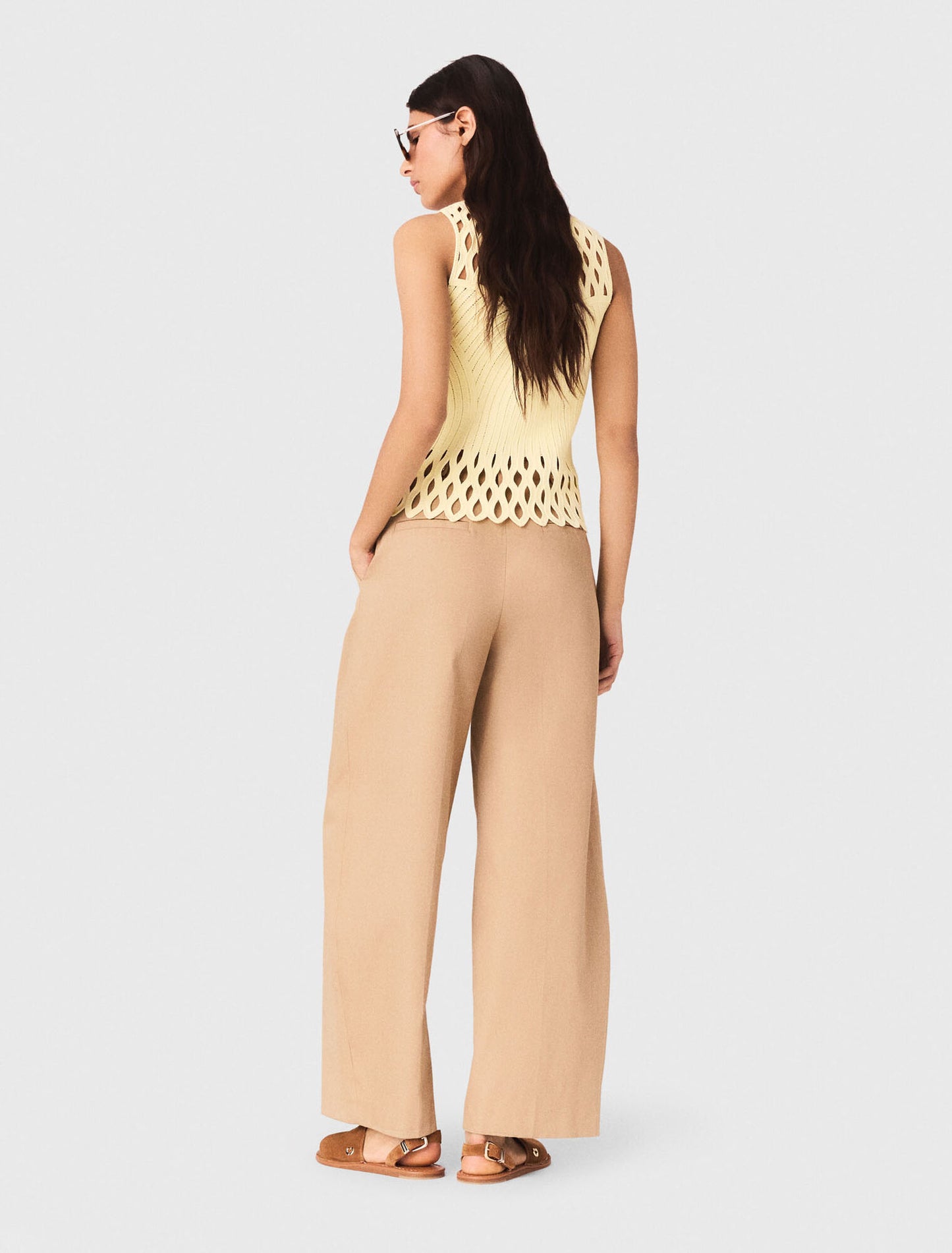 Top de ganchillo con strass