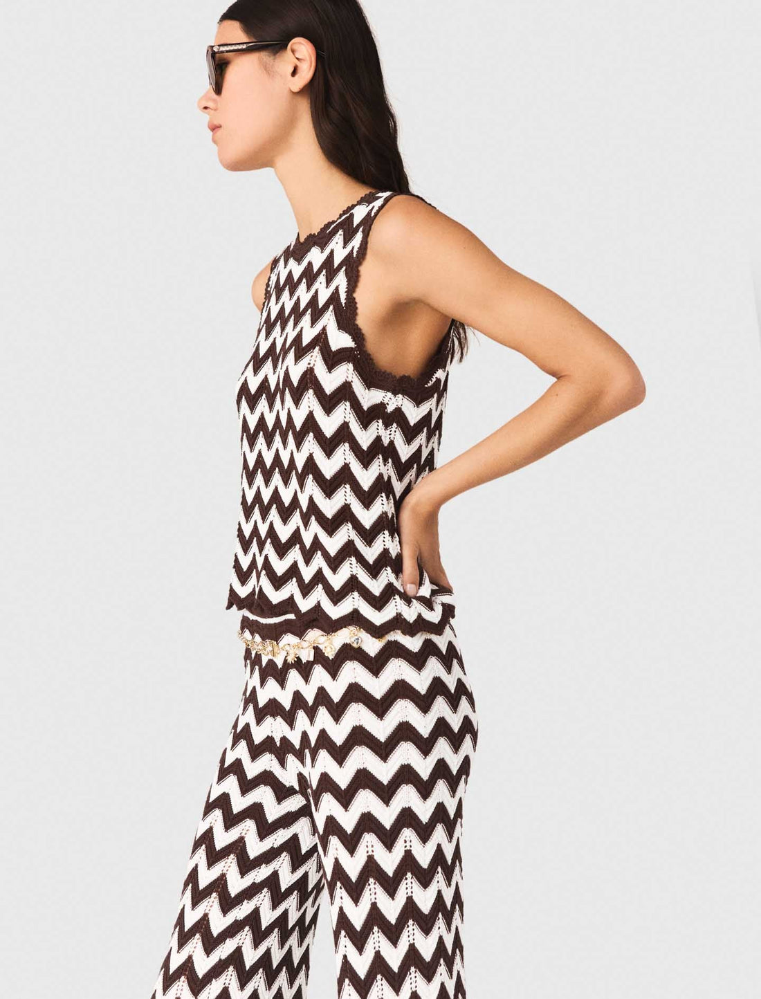 Top de ganchillo con motivo zigzag