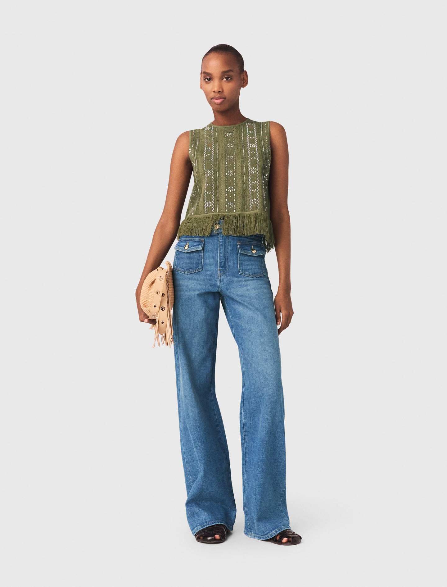 Top con flores de strass y flecos