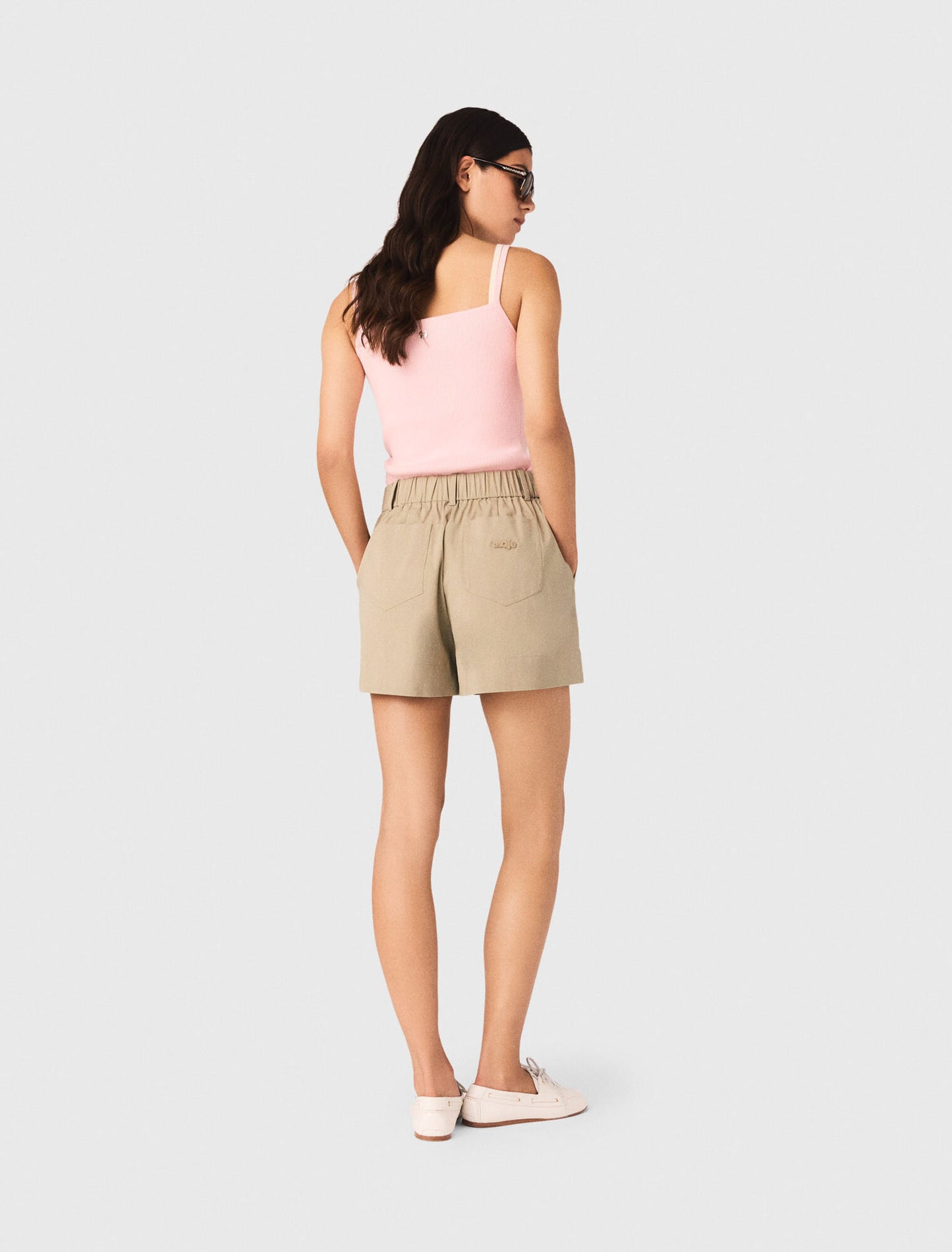 Top de cuello alto recto