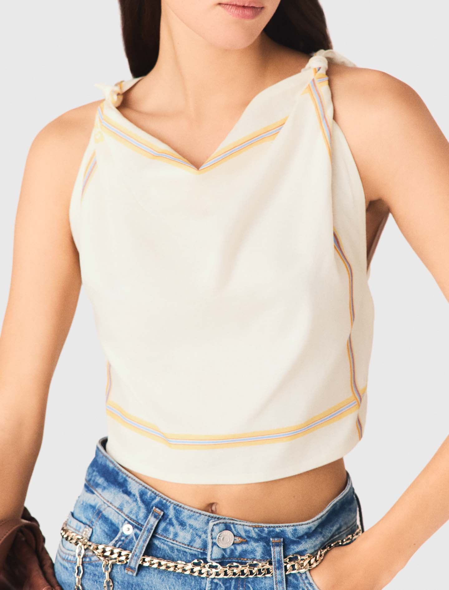 Top corto estampado sin espalda
