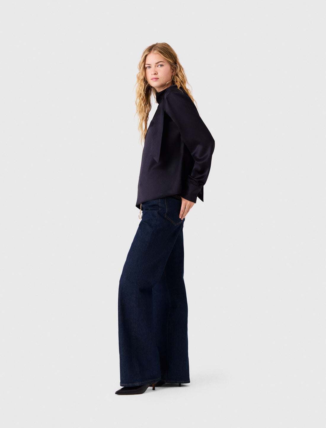 Top de raso con cuello alto