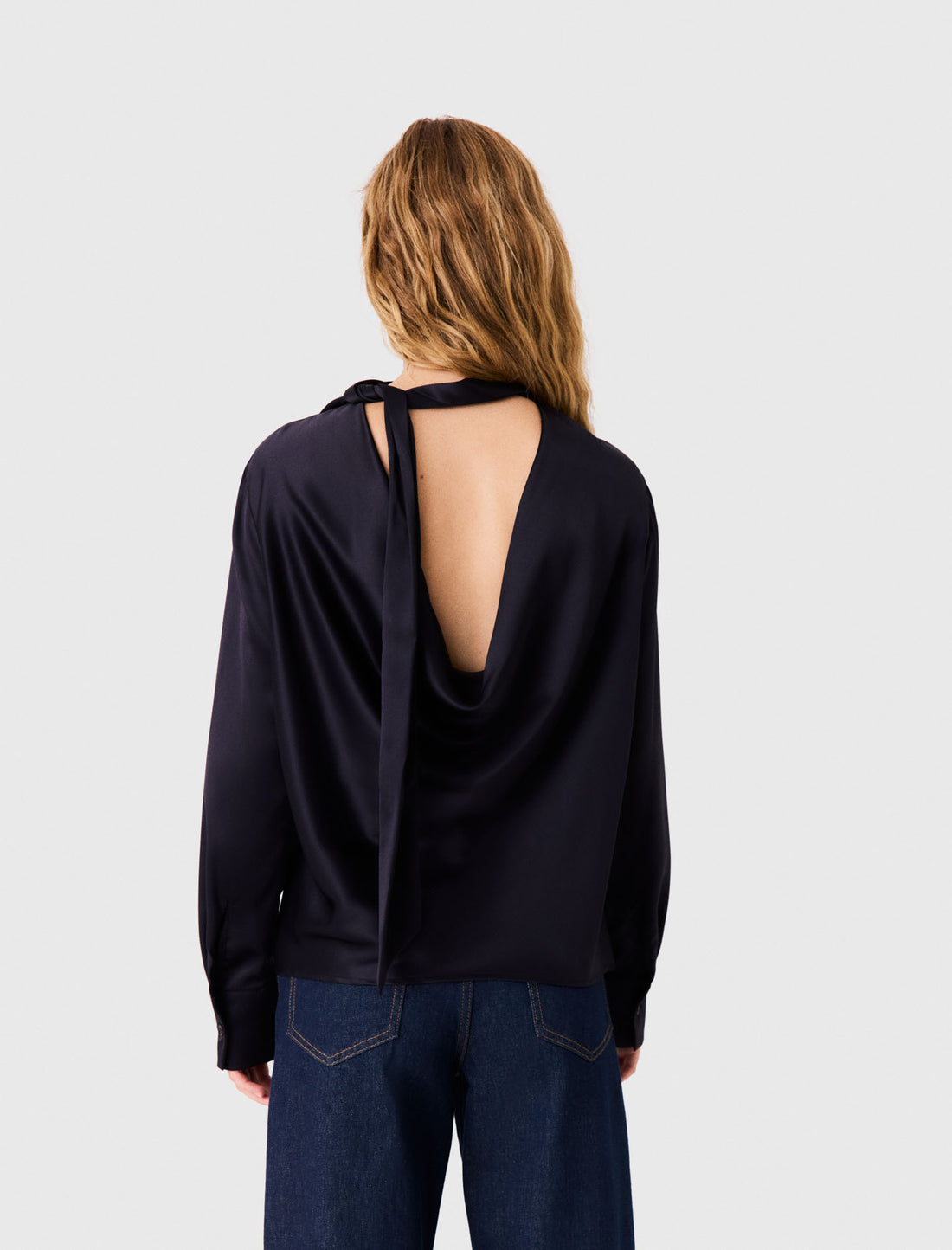 Top de raso con cuello alto
