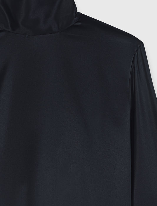 Top de raso con cuello alto