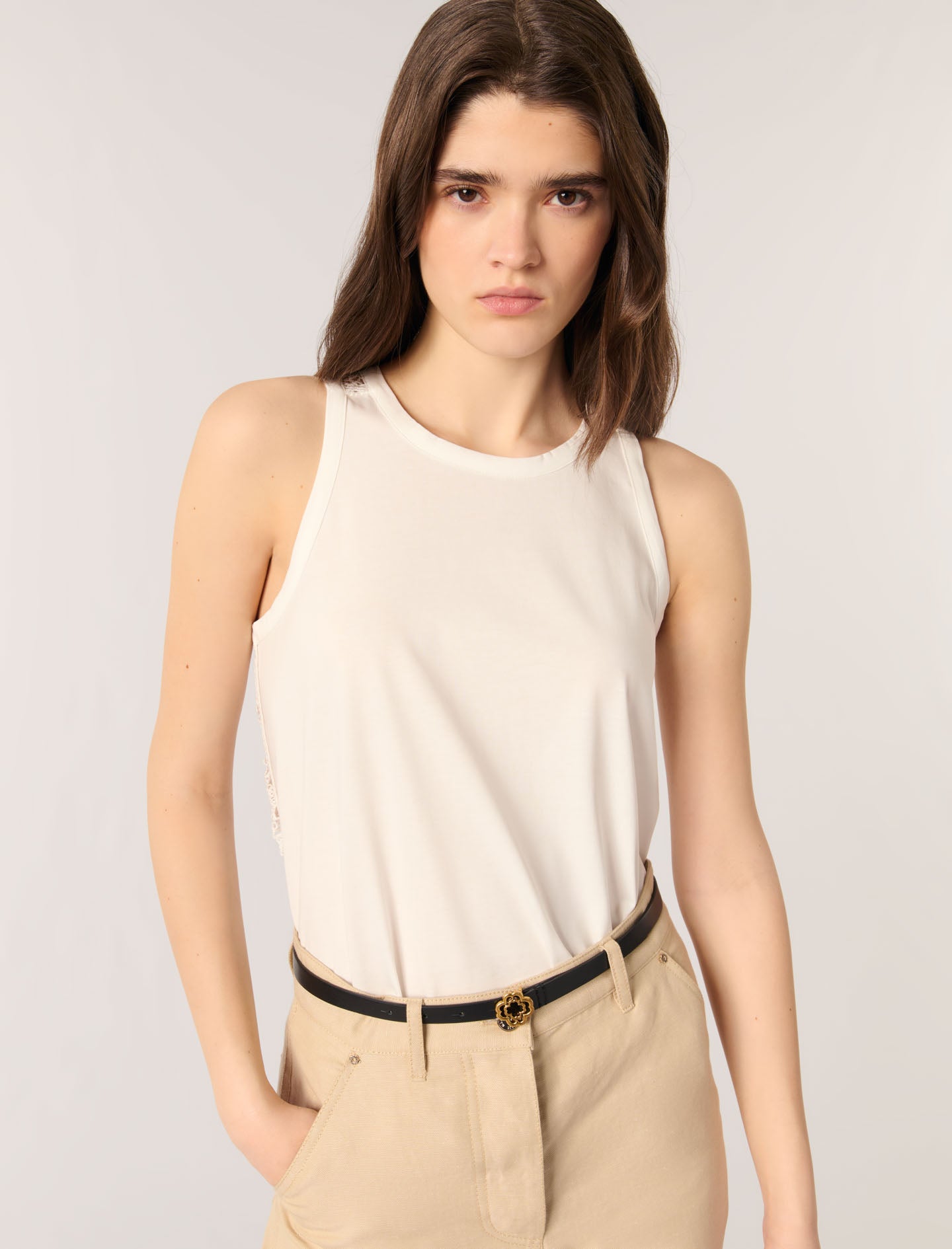 Camiseta con espalda de ganchillo