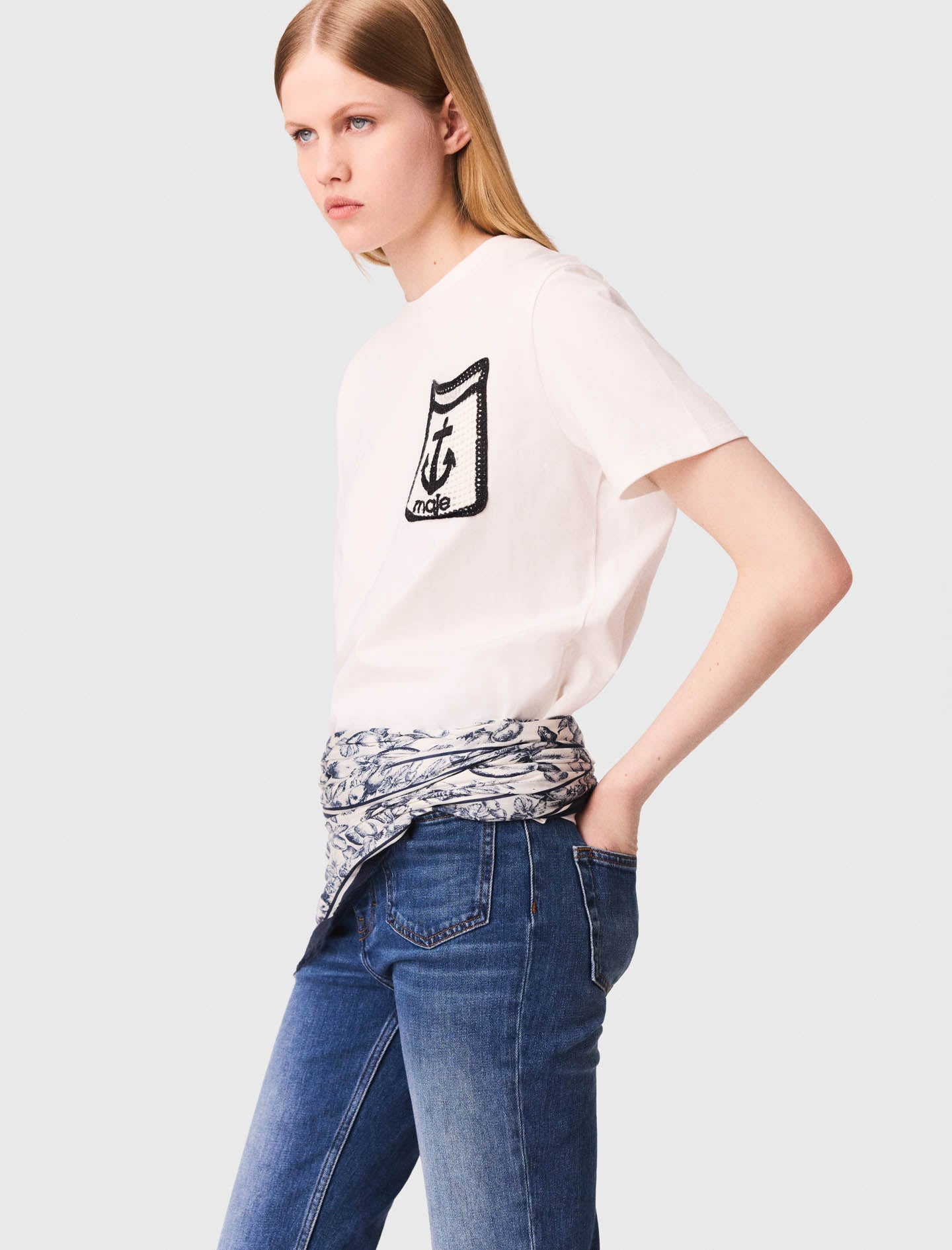 Camiseta con bolsillo bordado