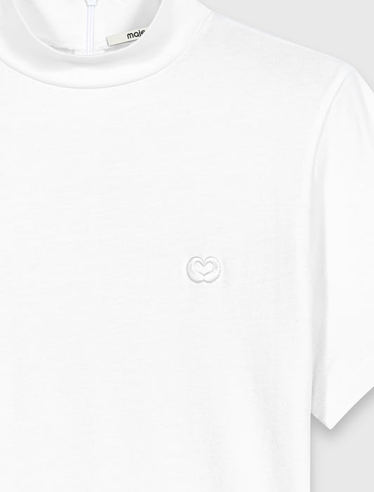 Camiseta cuello caja con zip atrás