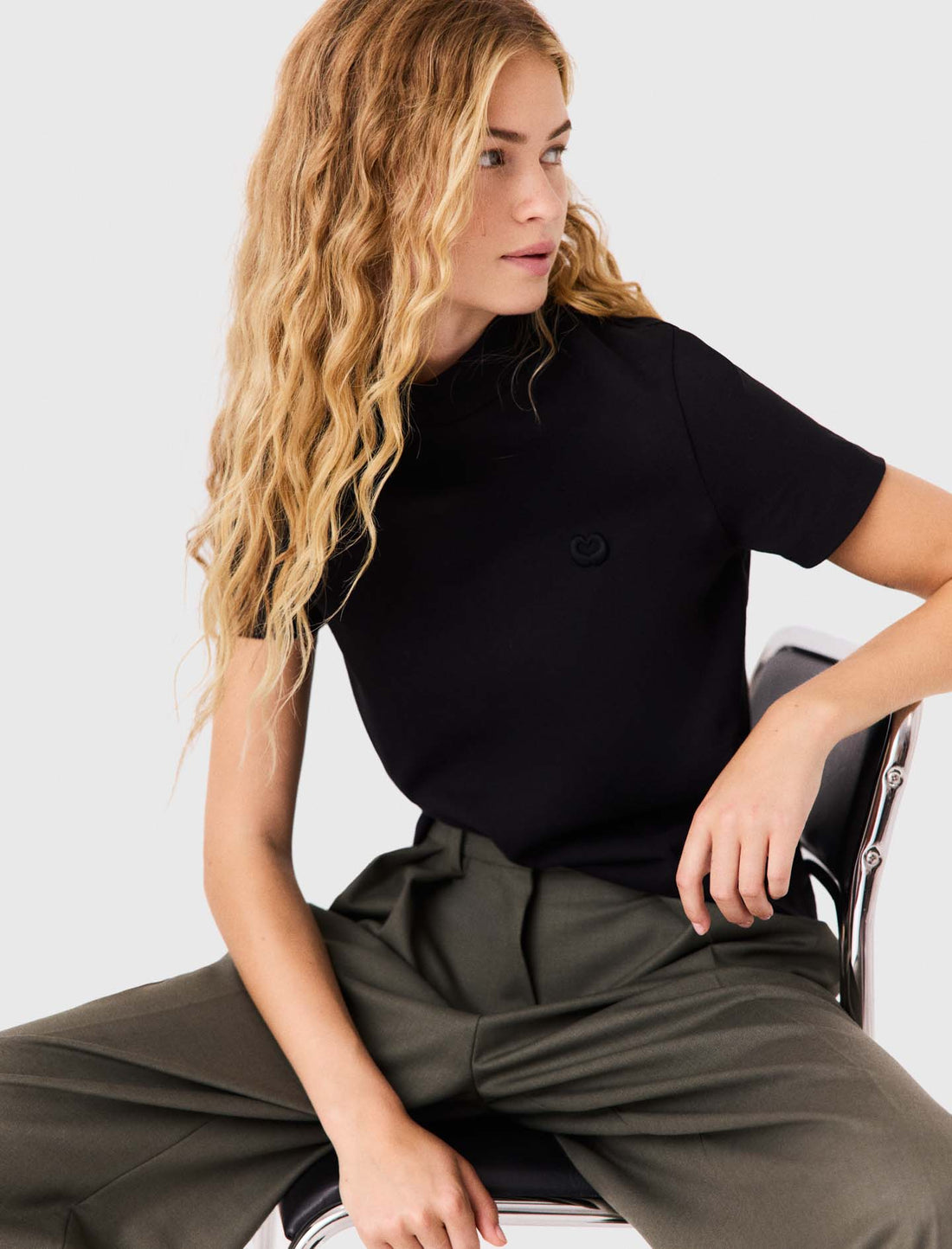 Camiseta con cremallera trasera