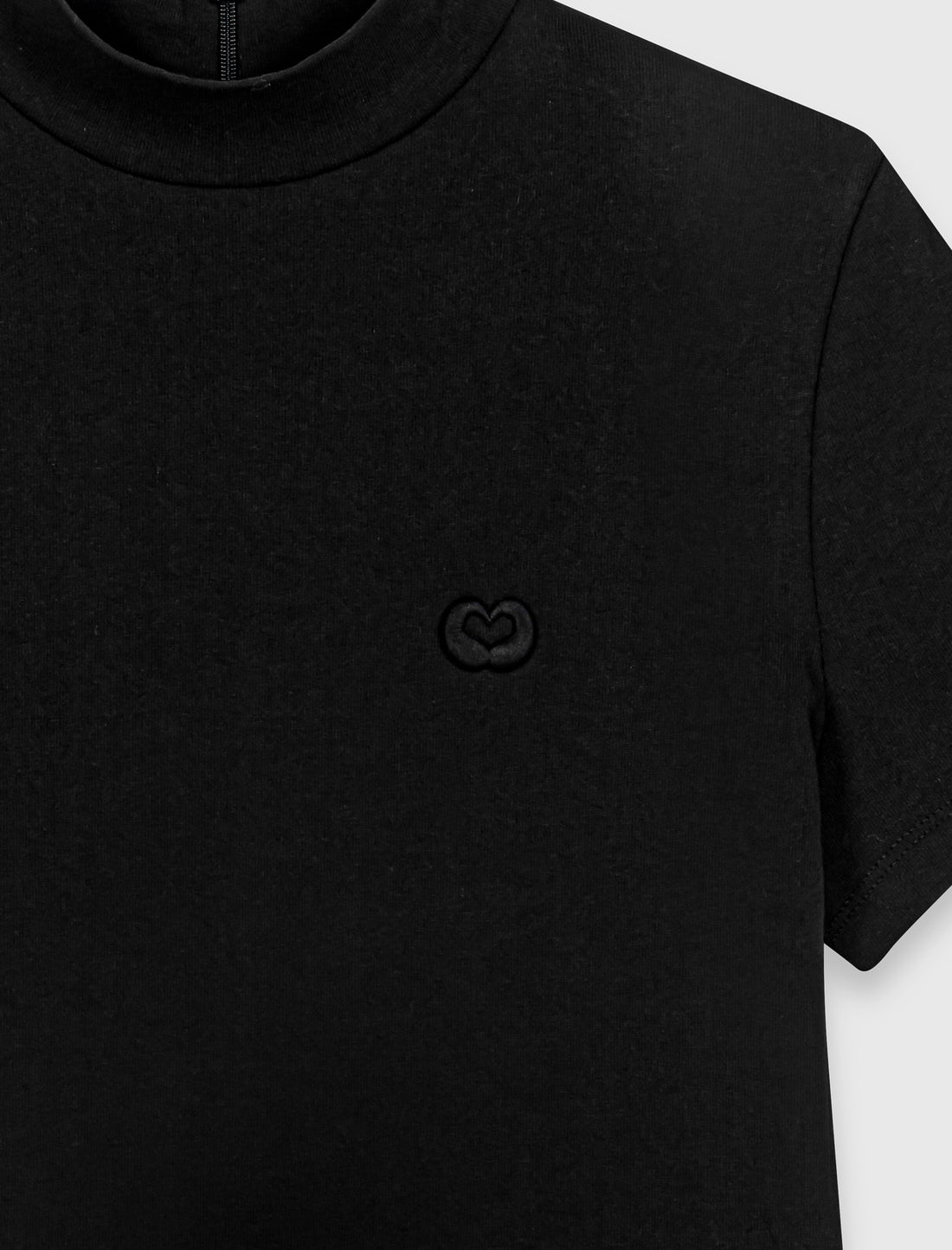 Camiseta con cremallera trasera