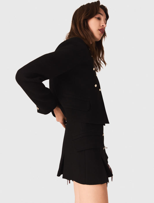 Chaqueta corta con botones dorados