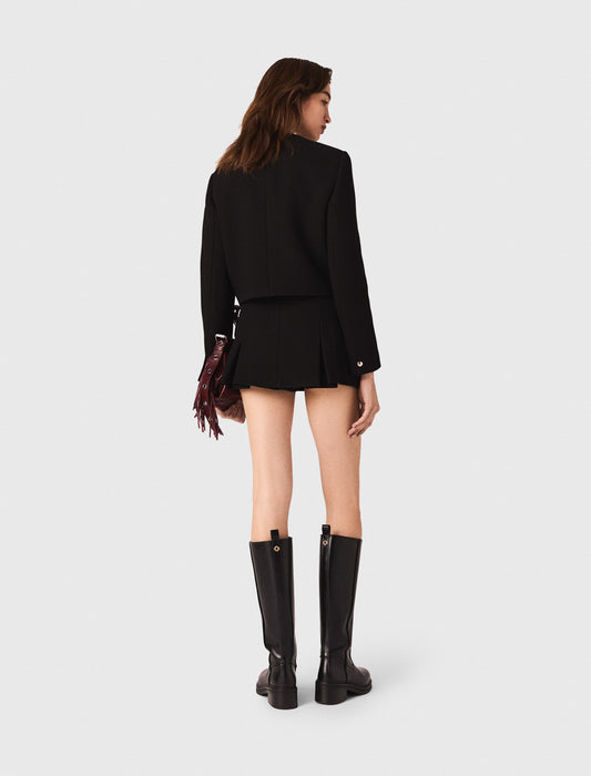 Chaqueta corta con botones dorados