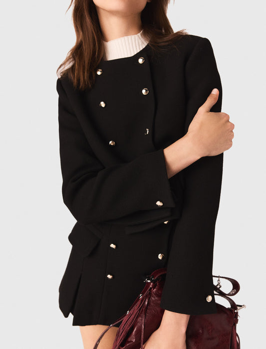 Chaqueta corta con botones dorados